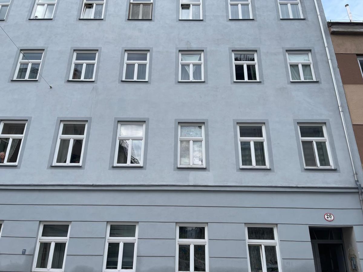 Peaceful Apartment For 4 Вена Экстерьер фото