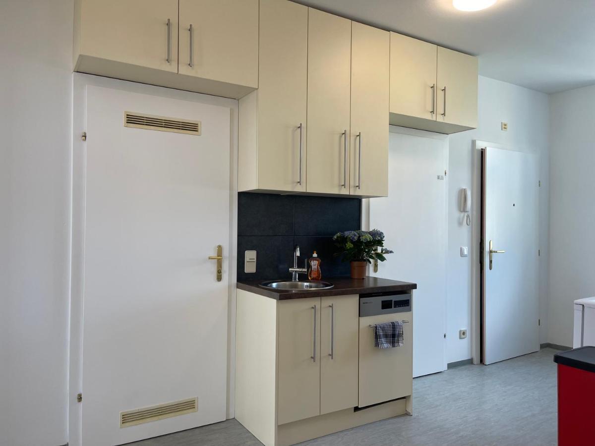 Peaceful Apartment For 4 Вена Экстерьер фото