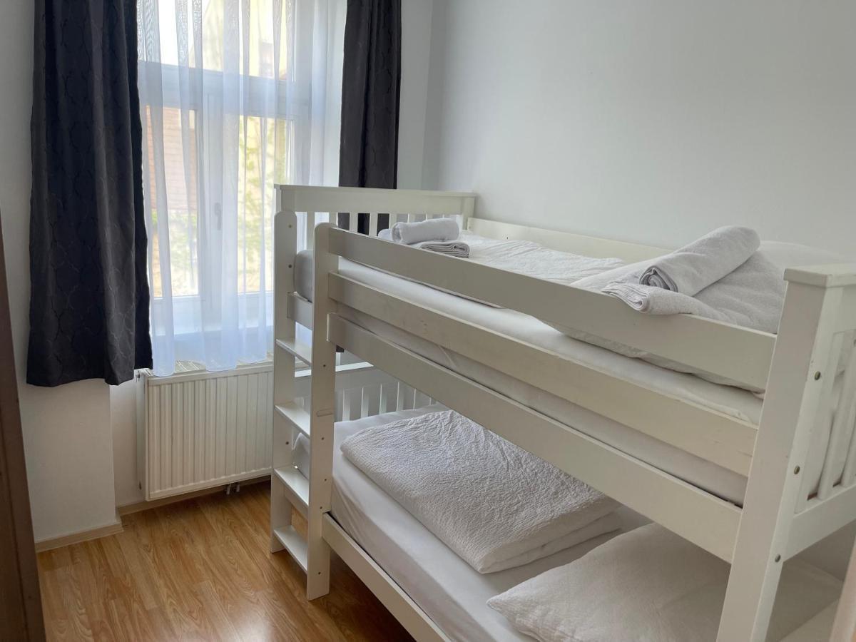 Peaceful Apartment For 4 Вена Экстерьер фото